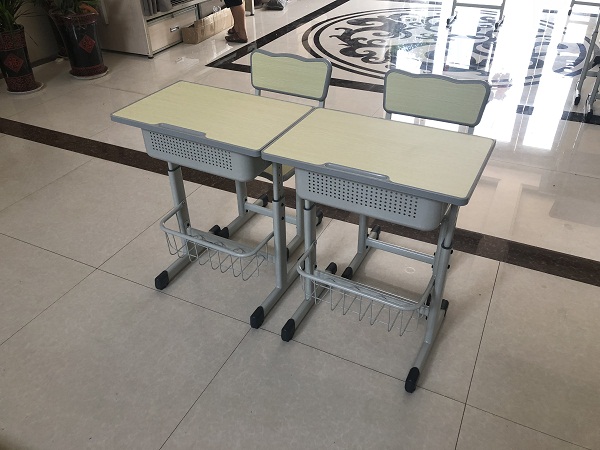 学校课桌椅