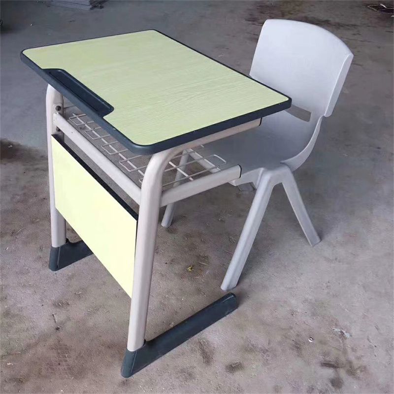 育才款课桌椅